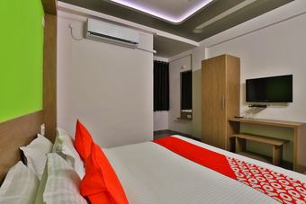 Oyo 28444 Hotel Ab Apple