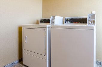 Cobblestone Hotel & Suites - Urbana