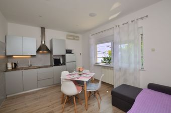 Apartment Happy Sound