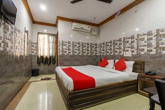 Oyo 61148 Cm Hotel