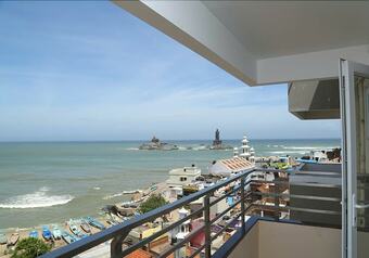 Hotel Maadhini