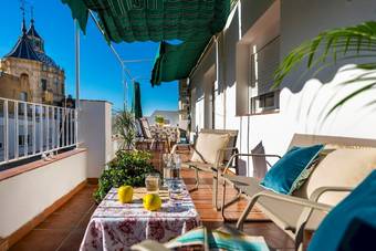 Outstanding 4 Bds Penthouse Close To The Cathedral With Huge Terrace. Mano De Hierro