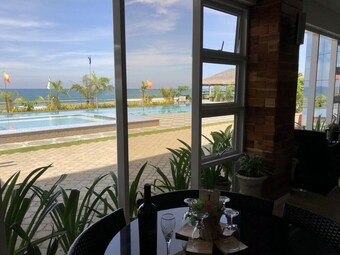 Em Royalle Hotel & Beach Resort