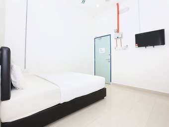 Spot On 89778 Aisy Hotel