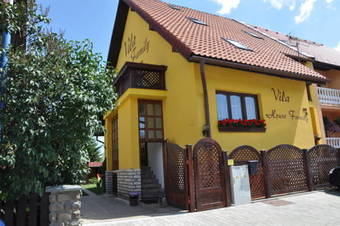 Hostal Vila House Family