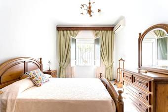 House With 6 Bedrooms In Villamanrique de La Condesa, With Private Pool And Enclosed Garden - 43 Km From The Beach