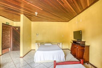 Oyo Hotel D'familia