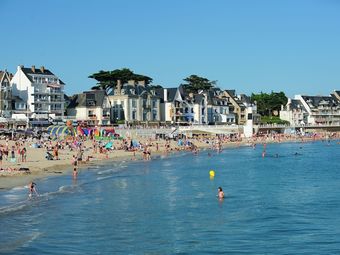 Serene Holiday Home In P�nestin With Garden