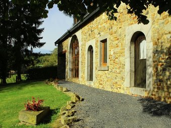 Charming Holiday Home In Halleux With Garden