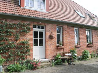 Vintage Mansion Near Lake In Warnow