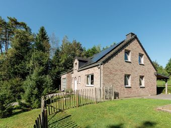 Villa With Jacuzzi And Sauna In A Very Quiet Spot