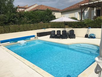 Luxury Villa With Heated Pool Overlooking A Challenging 18-hole Golf Course