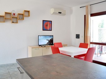 Nice Apartment With Private Garden And Pool Near The Sea