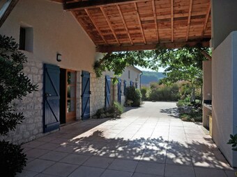 Villa Cosy Holiday Home With Shared Heated Pool And Stunning Views