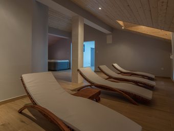 Beautiful 500m2 Villa With Private Pool, Amazing Top Floor Welness, Garden, Bbq