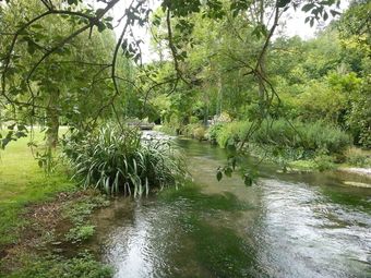 Elegant Holiday Home In Sentelie With Large Private Garden