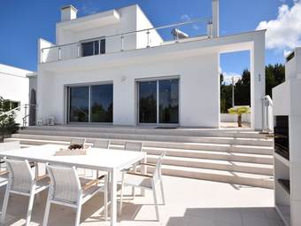 Comfortable Detached Villa With Heated Swimming Pool And Beautiful View