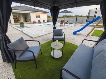 Beautiful Villa With Private Swimming Pool, Nice Covered Terrace, Play Area, Bbq