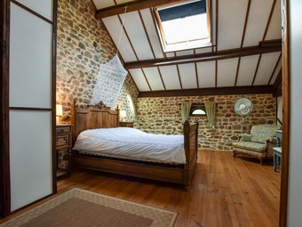 Spacious Holiday Home Near Lake In Le Quartier