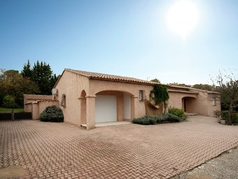Villa With Air Conditioning And Private Pool 1 Km From Saint-paul-en-foret And 35 Km From The Sea