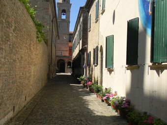 Pleasant Apartment With Courtyard, Terrace, Parasol, Balcony