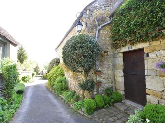 Beautiful 18th Century Holiday Home With Enclosed Garden 1 Hour From Paris