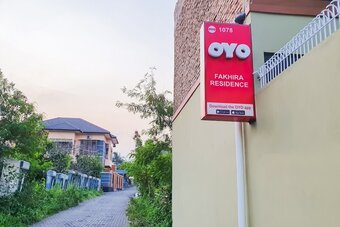 Hostal Oyo 1078 Fakhira Residence