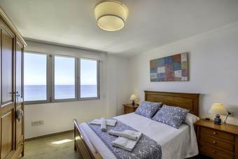 Villa Apartment - 4 Bedrooms With Wifi And Sea Views - 105010