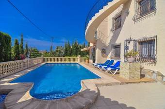 Villa - 5 Bedrooms With Pool - 105024