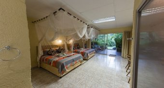 Posada Kunene River Lodge