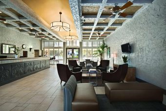 Hotel Embassy Suites By Hilton Phoenix Airport