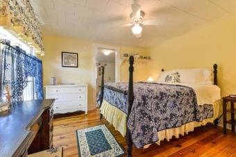 Farnsworth House Bed & Breakfast