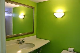 Hotel Camelot Waterfront Inn