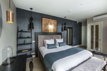 Hotel No. 377 House