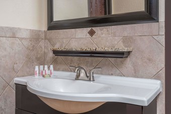 Hotel Ramada By Wyndham Minneapolis Golden Valley