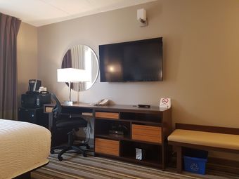 Hotel Super 8 By Wyndham Winnipeg West