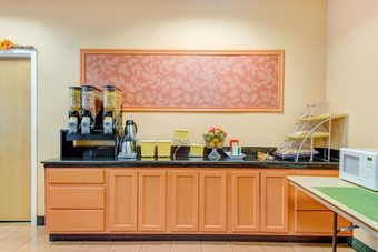 Days Hotel & Conference Center By Wyndham Methuen Ma