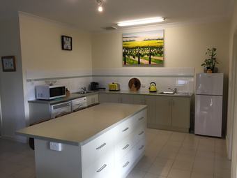 Lyreen's Apartment B&B