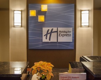 Holiday Inn Express Hotel & Suites Buffalo-airport