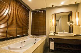 Apartamento Huong Phong Ho Coc Beach Resort