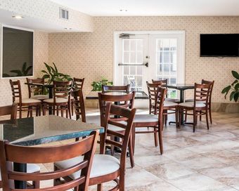 Hotel Comfort Inn & Suites - Near Robins Air Force Base Main Gate