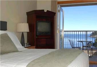 Hotel Mayne Island Resort