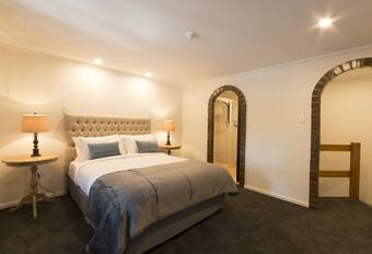 Bed & Breakfast The Manor Basket Range