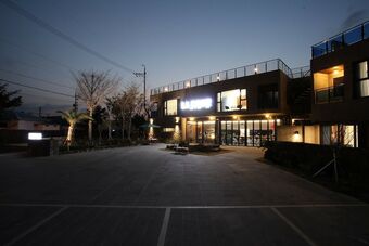 Pension La Cour Stay & Cafe