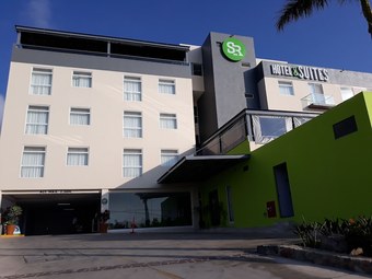Sr Hotel & Suites