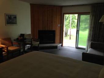 Colonial Bay Motel