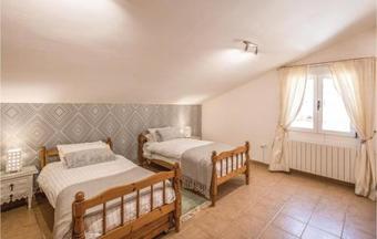 Four-bedroom Holiday Home In Torremanzanas