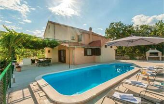 Holiday Home Mravnica 09