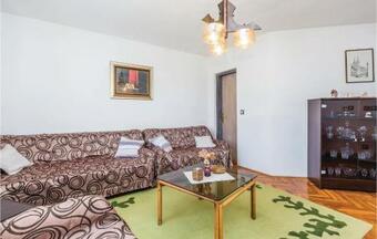 Four-bedroom Holiday Home In Plaski