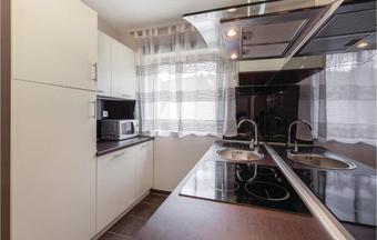 Three-bedroom Holiday Home In Brestovac